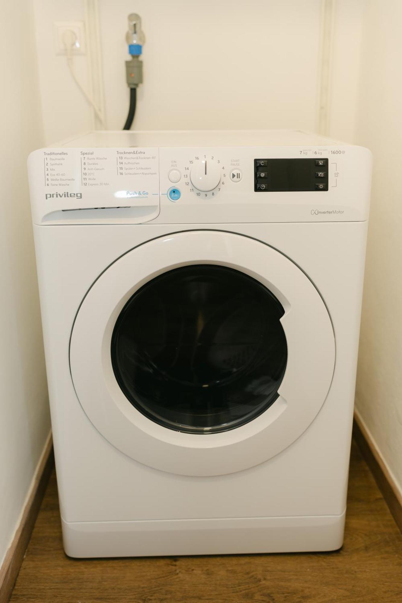 Apartment Stylish For 4-6, 5 Min To Center, No Lift Currently *