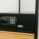 Stylish Apt For 4-6, 5 Min To Center, No Lift Currently