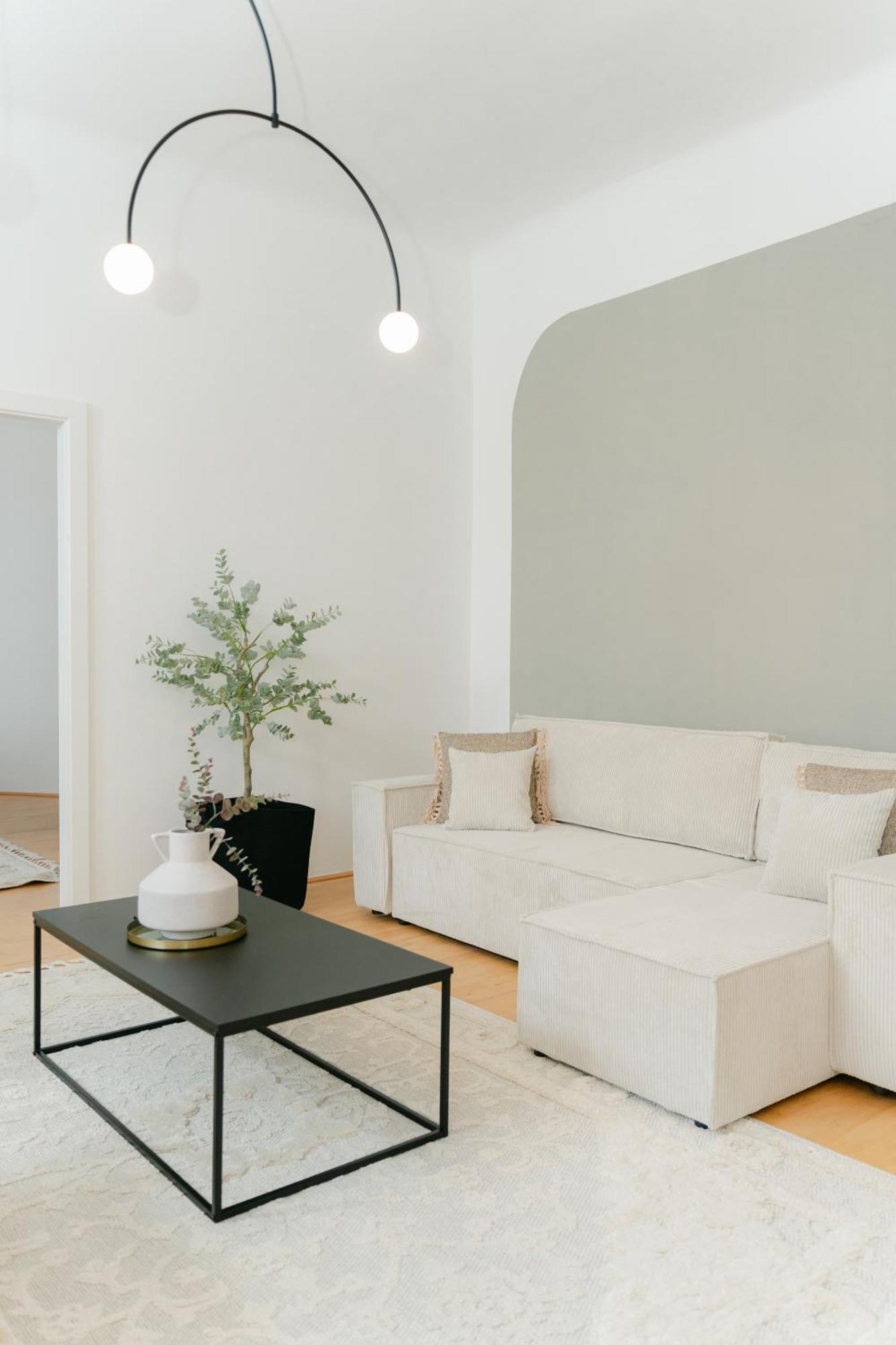 Apartment Stylish For 4-6, 5 Min To Center, No Lift Currently *