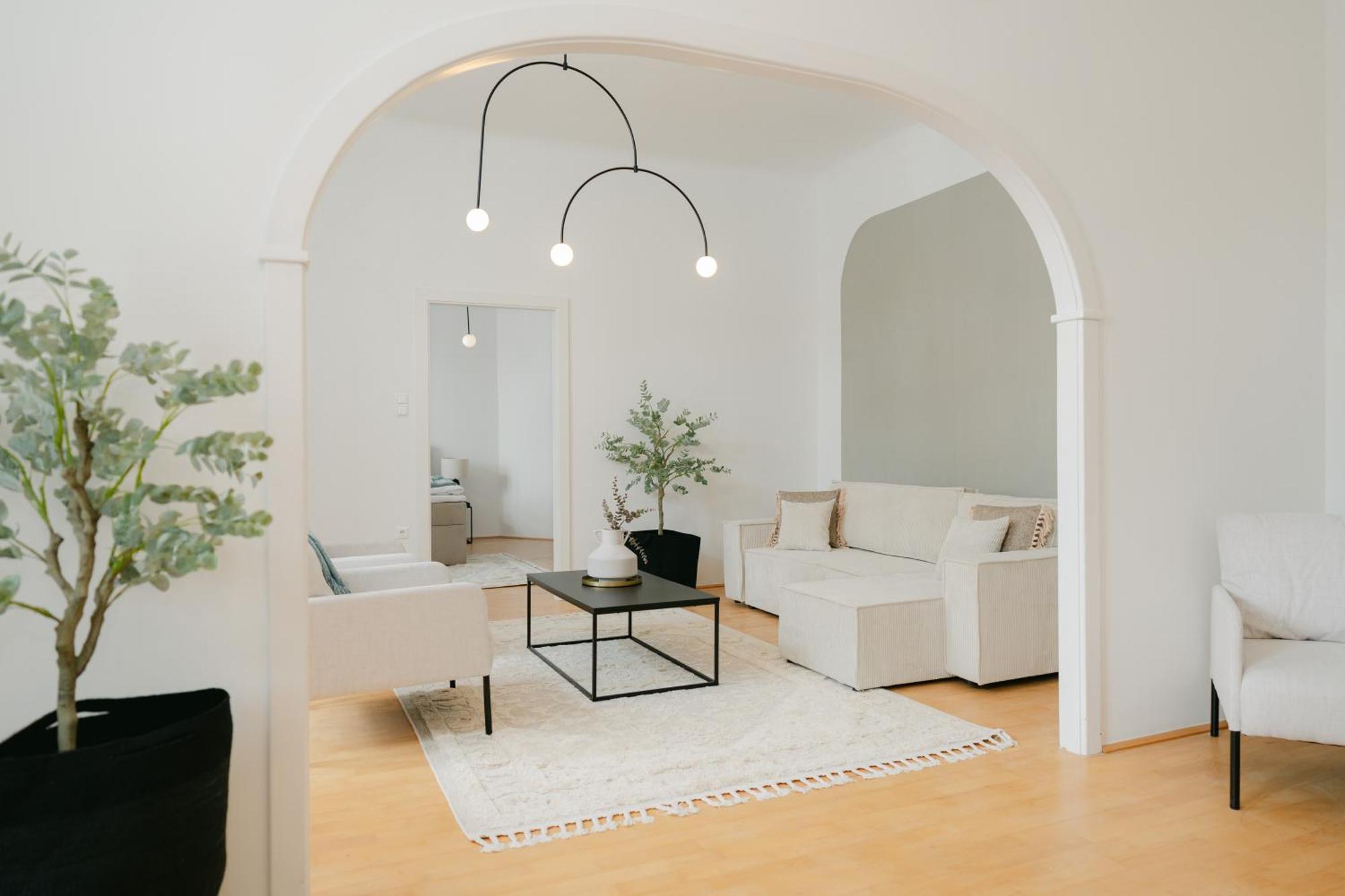 Stylish For 4-6, 5 Min To Center, No Lift Currently Apartment *