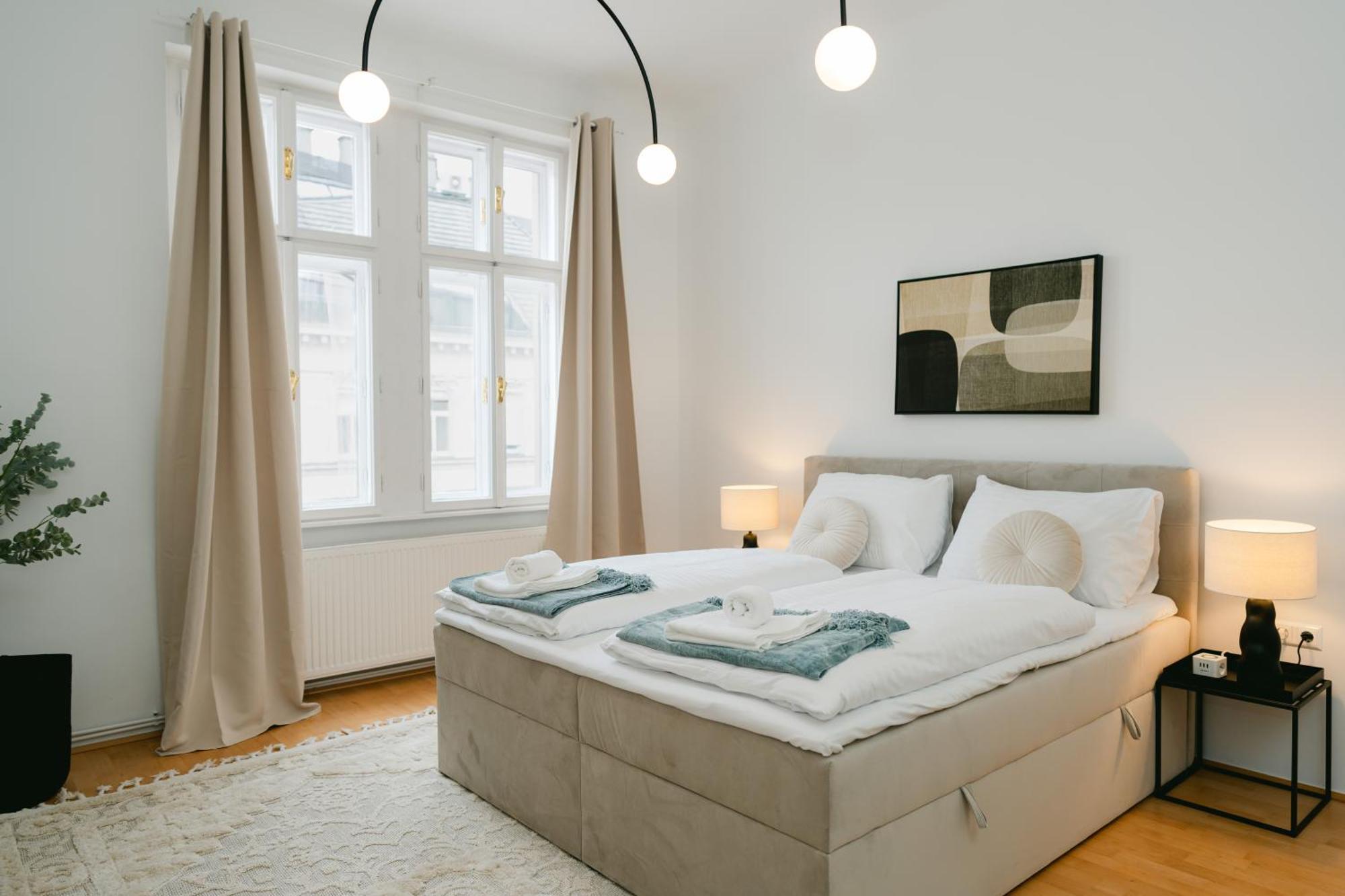 Apartment Stylish For 4-6, 5 Min To Center, No Lift Currently