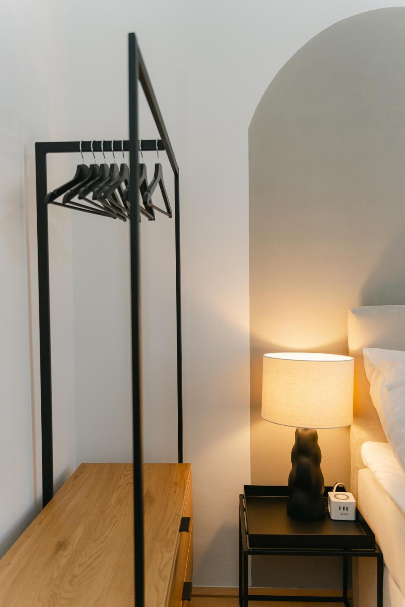 Stylish For 4-6, 5 Min To Center, No Lift Currently Apartment