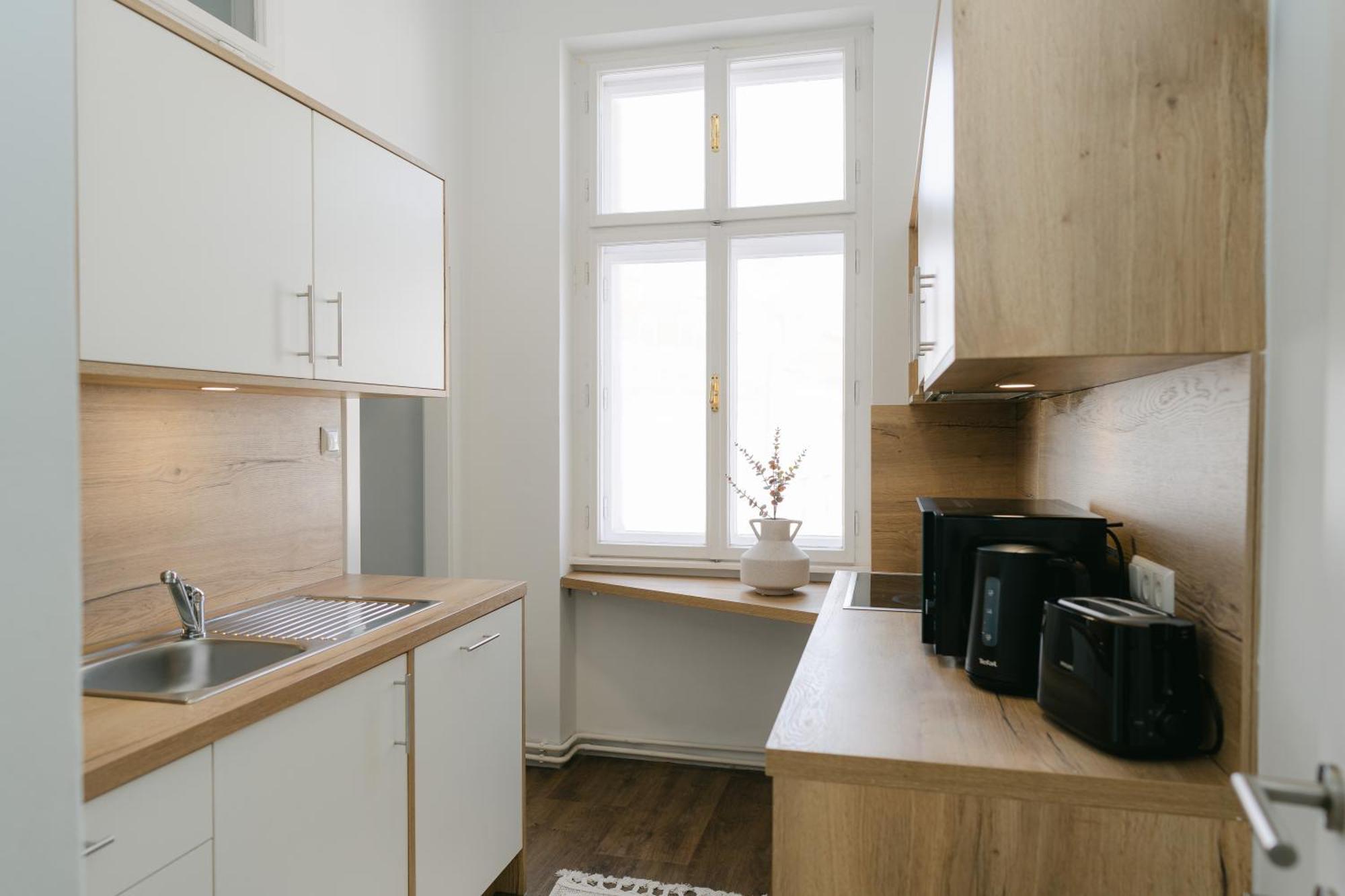Stylish For 4-6, 5 Min To Center, No Lift Currently Apartment