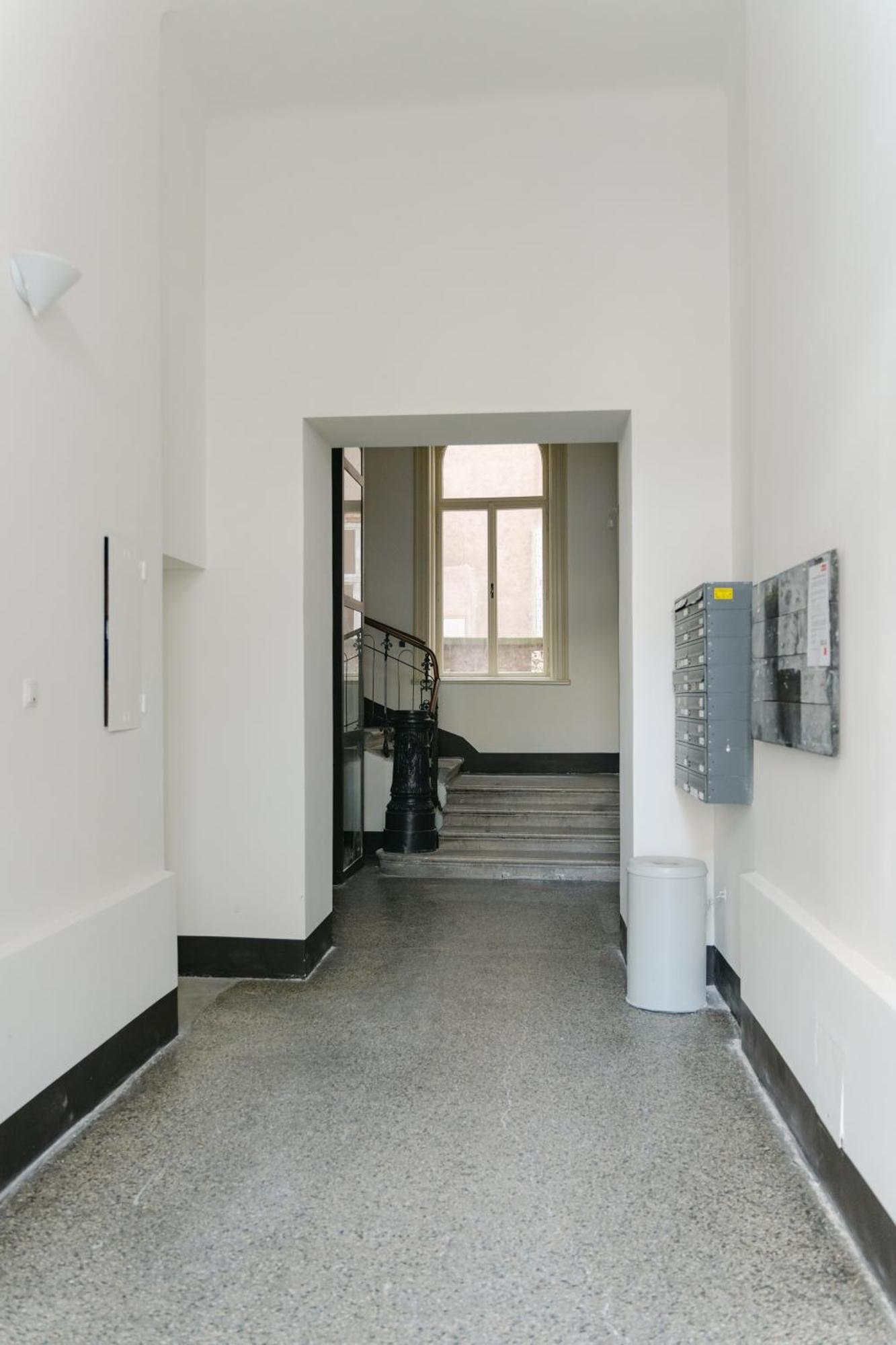 Stylish For 4-6, 5 Min To Center, No Lift Currently Apartment