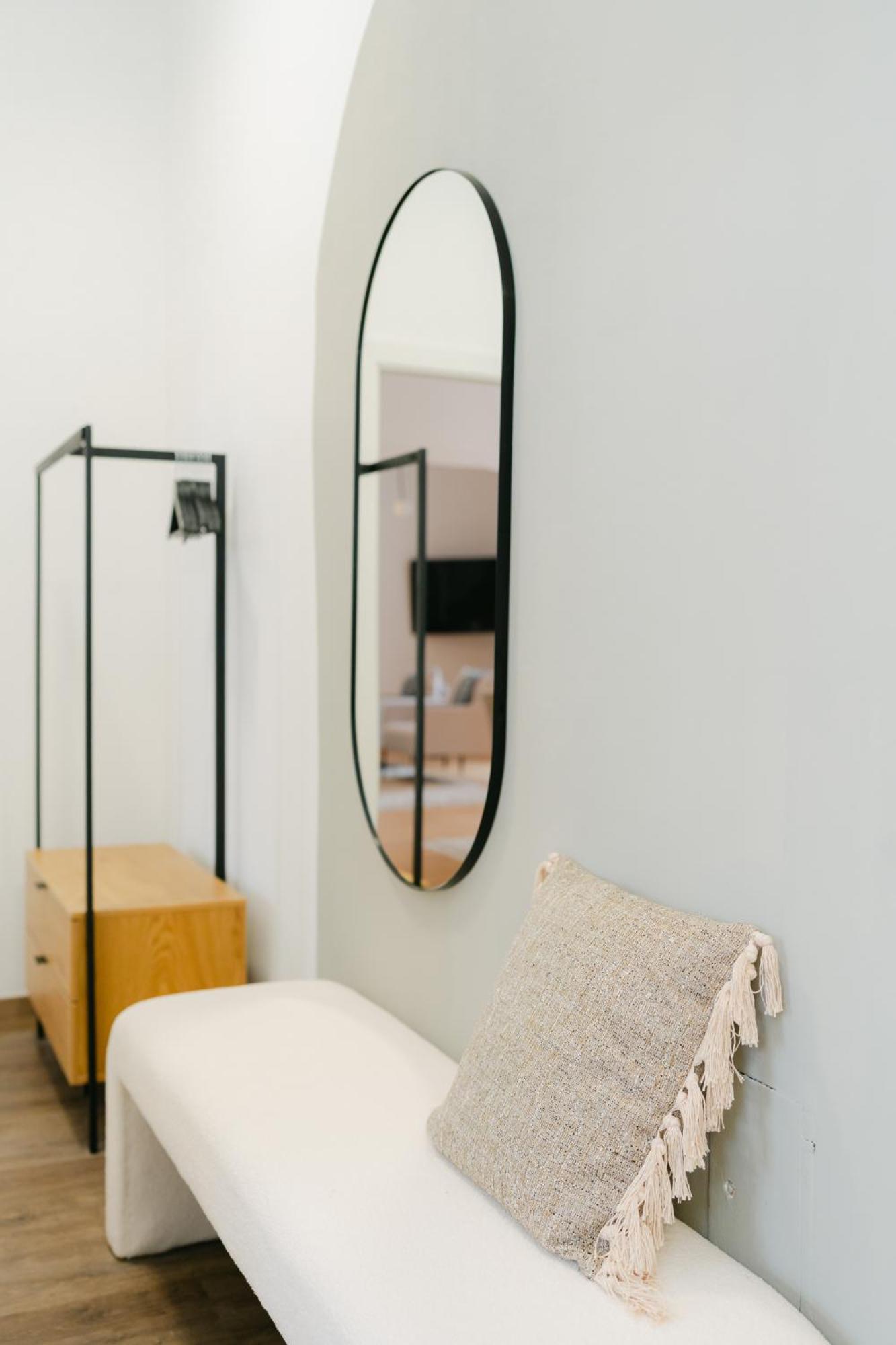 Stylish For 4-6, 5 Min To Center, No Lift Currently Apartment *