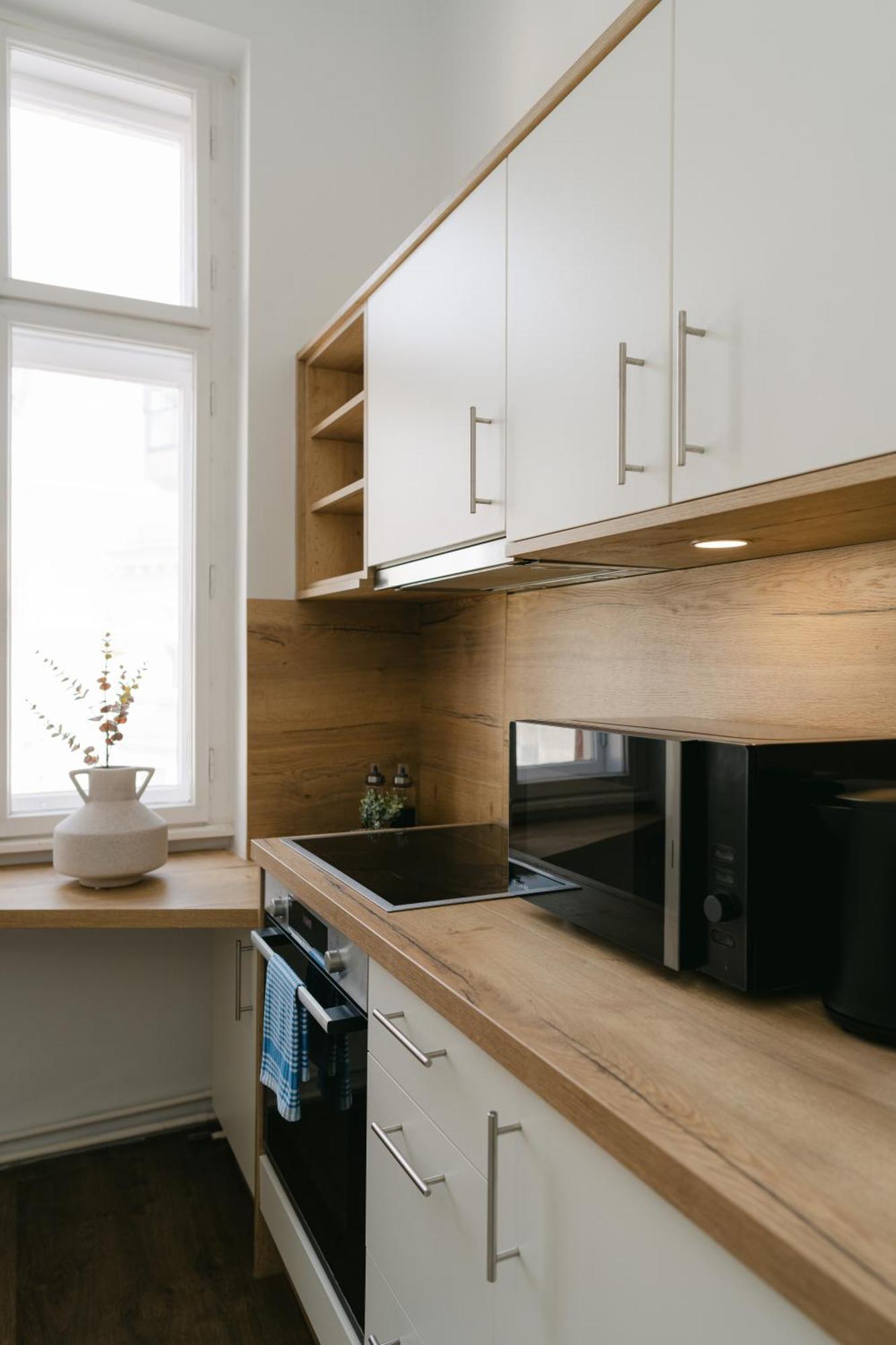 Stylish For 4-6, 5 Min To Center, No Lift Currently Apartment